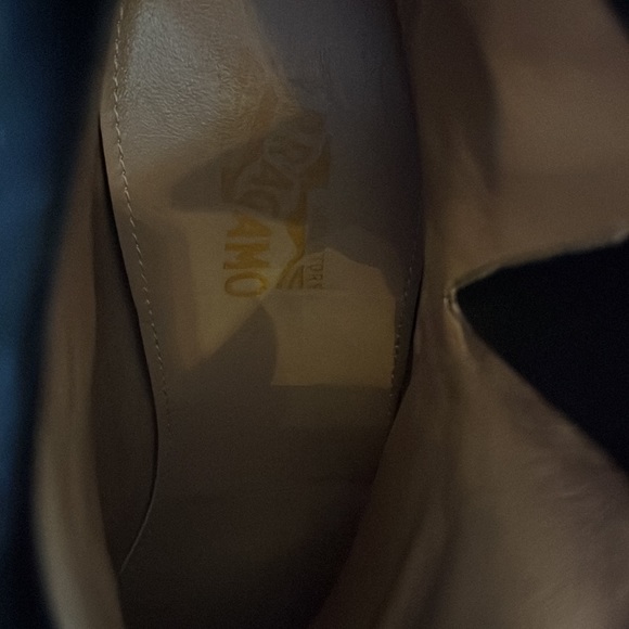 Salvatore Ferragamo bootie. Size 9…..Simply stunning - Picture 4 of 16